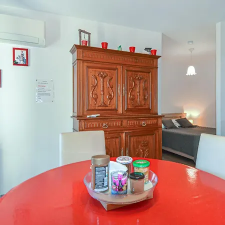 1 Bedroom Beautiful In Holiday home