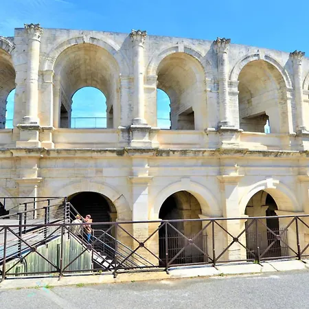 1 Bedroom Beautiful In Arles
