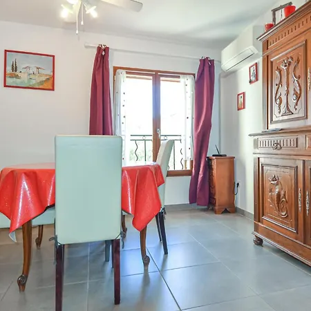 1 Bedroom Beautiful In Holiday home *